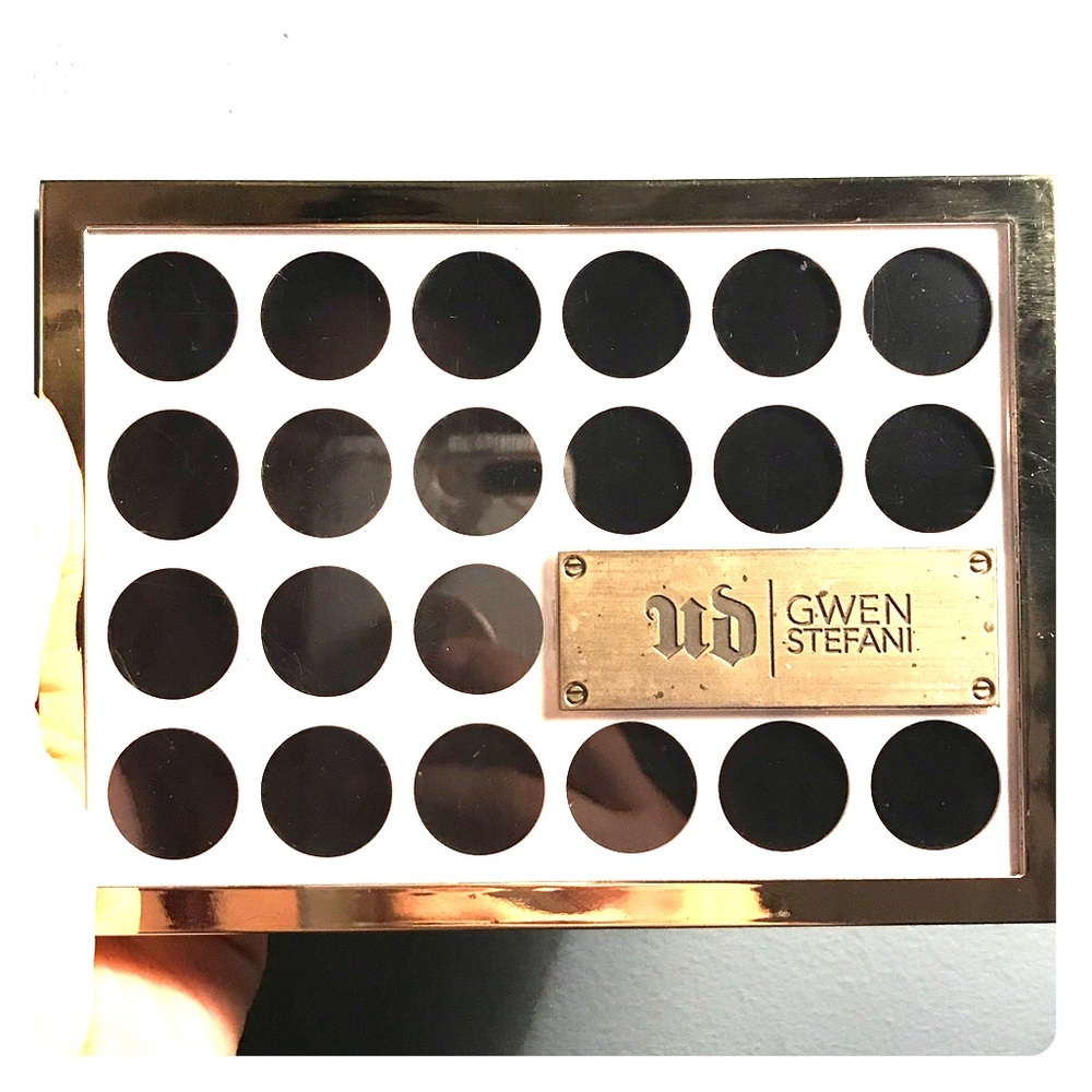 Gwen Stefani x Urban Decay Eyeshadow Palette